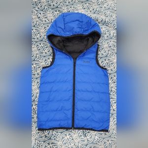 Hugo Boss: Boy's Reversible Down Hooded Vest - size 5/108 in Black/Blue